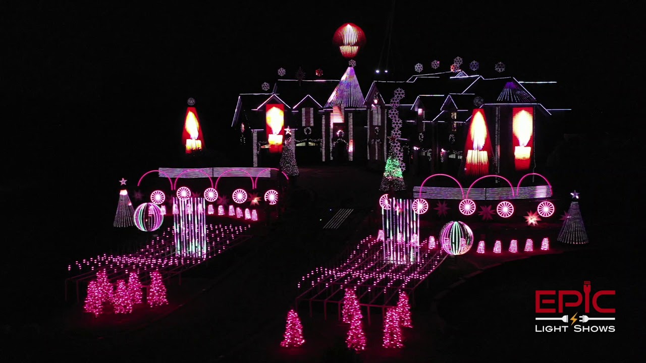 Larsens Light Show - Candle Light Cracking Christmas