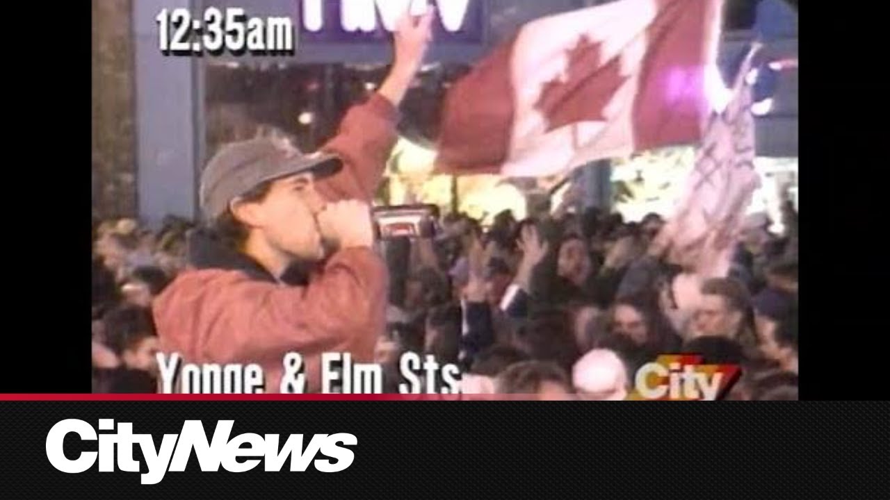 Blue Jays fans celebrate after Joe Carter's 1993 World Series winning home run | FROM THE ARCHIVES