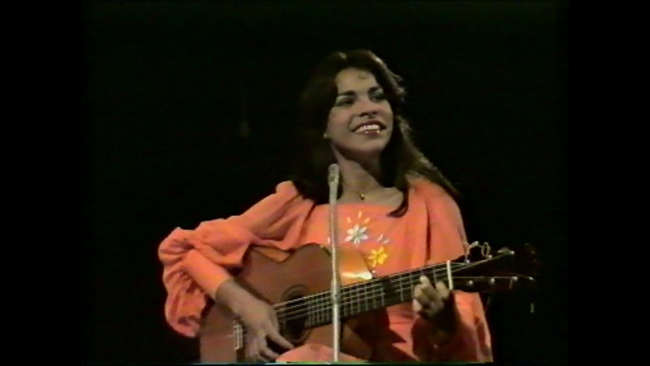 OLIVIA MOLINA singt DIE DREI ZIGEUNER