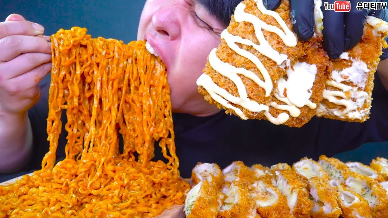 까르보불닭볶음면4봉과 갈릭치즈듬뿍 돈까스6판 먹방 치즈늘어남주의 CARBO FIRE NOODLES & GARLIC CHEESE PORK CUTLET MUKBANG