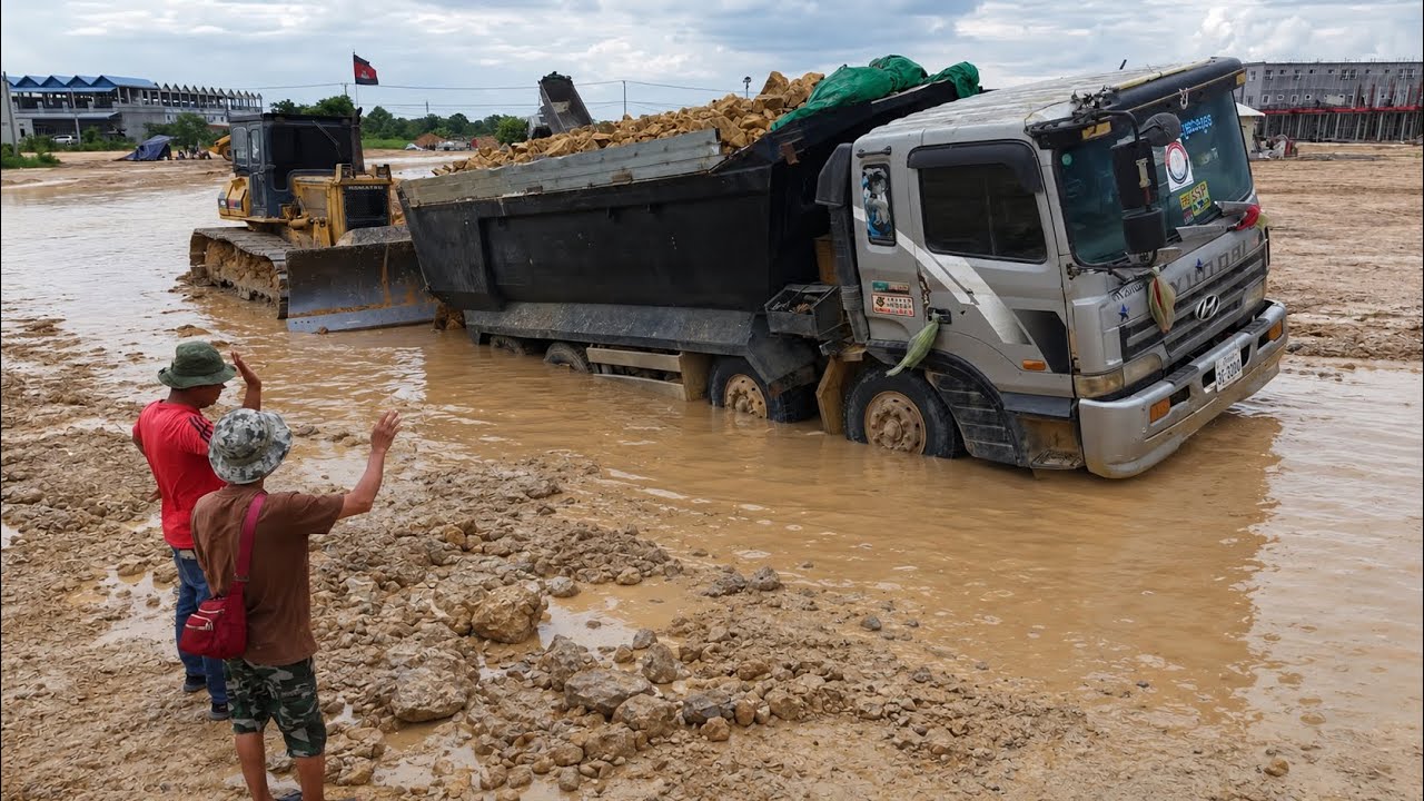 Incredible landfill! VIN,Dump Truck 25ton Driver Back Uploading overturned Rescued Bulldozer KOMATS&hellip;