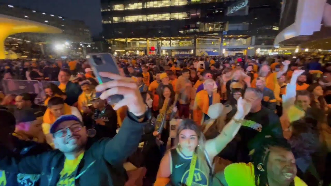 31 Minutes of Warriors Fans Dancing #GoldenStateWarriors #DanceParty #DubNation