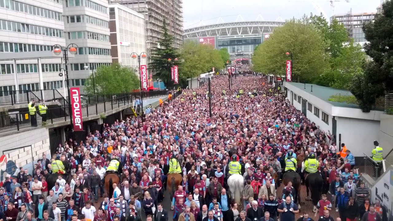Wembley Way - West Ham - Bubbles