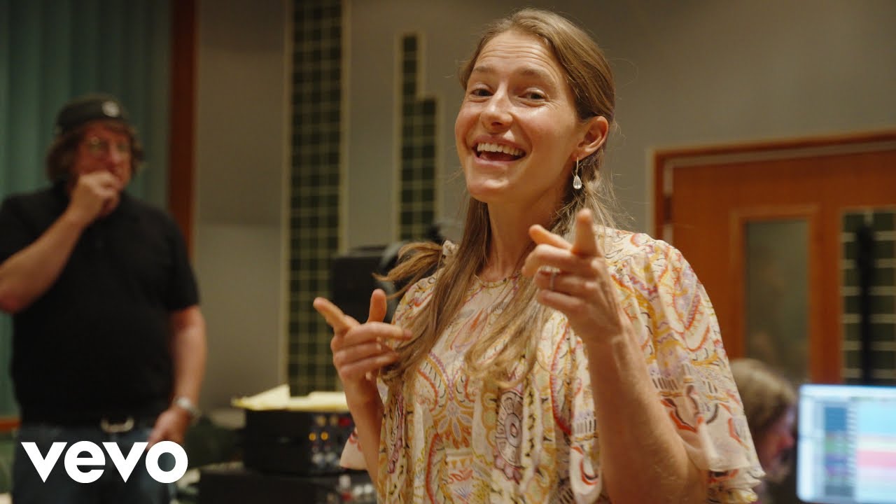 Caroline Jones - You're It For Me, Honey. (Studio Video)