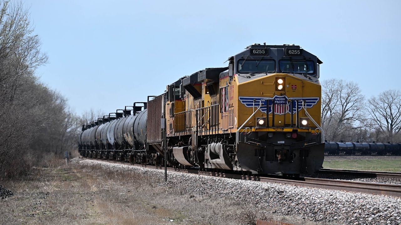 Three trains on the UP Kansas sub | SP 6310, flashing ditchlights & more!