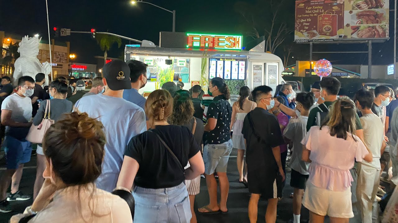 Walking the LIVELY Little Saigon Night Market in Socal (Vietnamese Food, Shops, Dancing & More!)