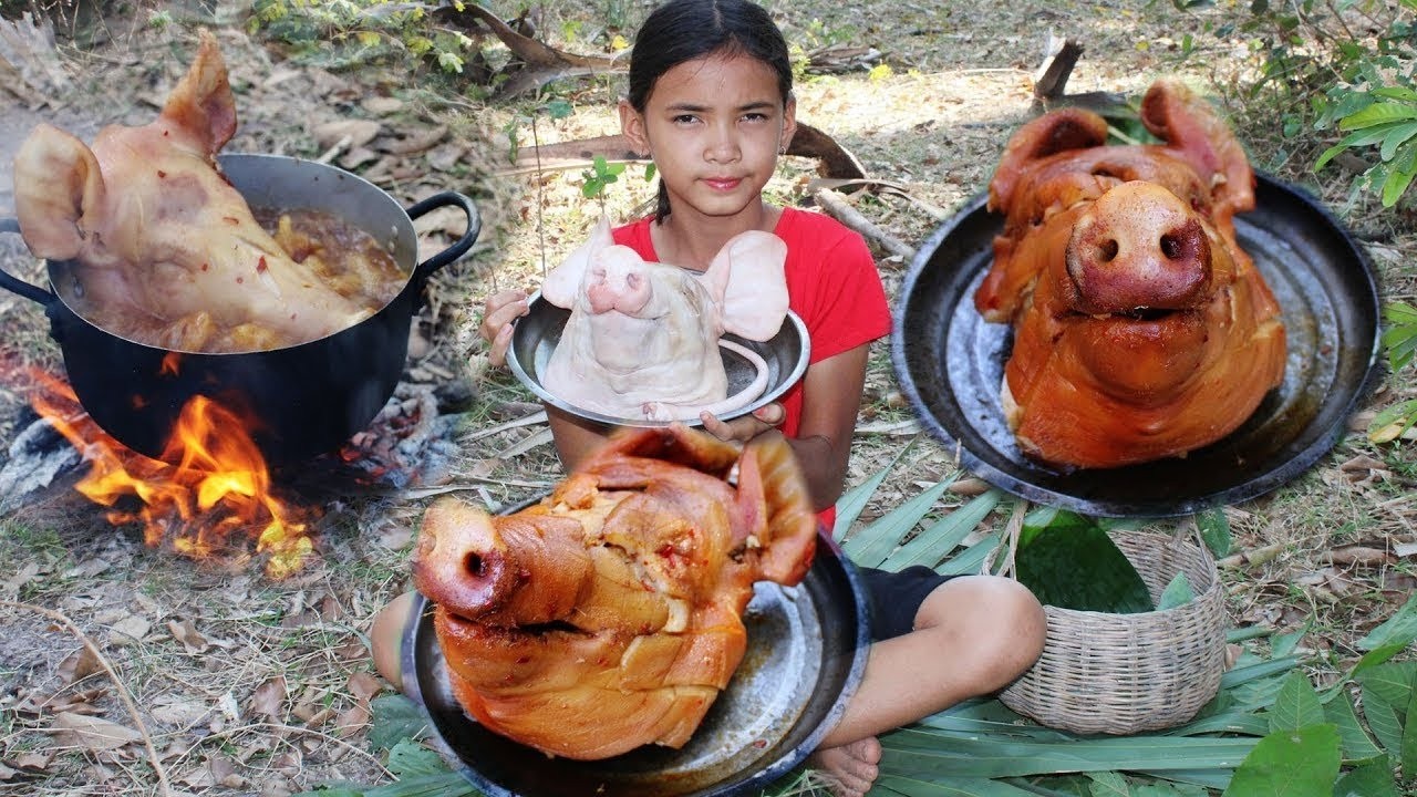 Cooking curry whole pork head | My Countryside Life