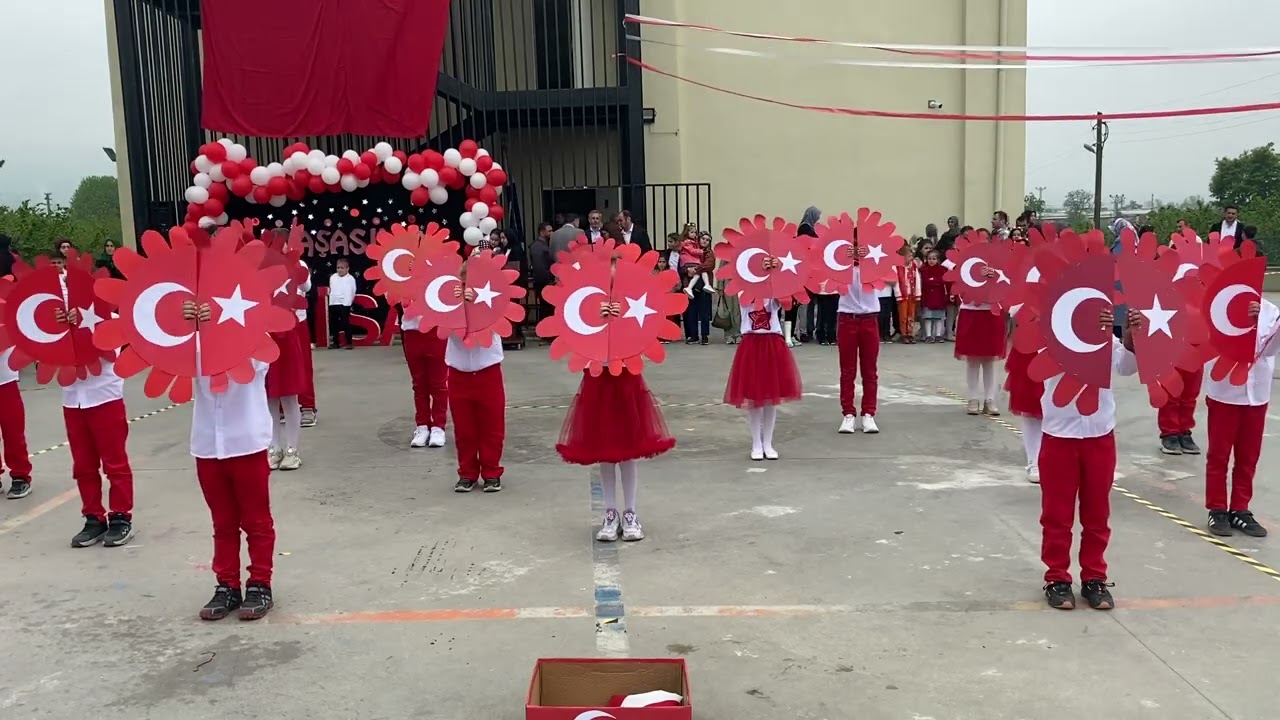 29 Ekim  / 23 Nisan İşte Bu Bayrak Gösterisi