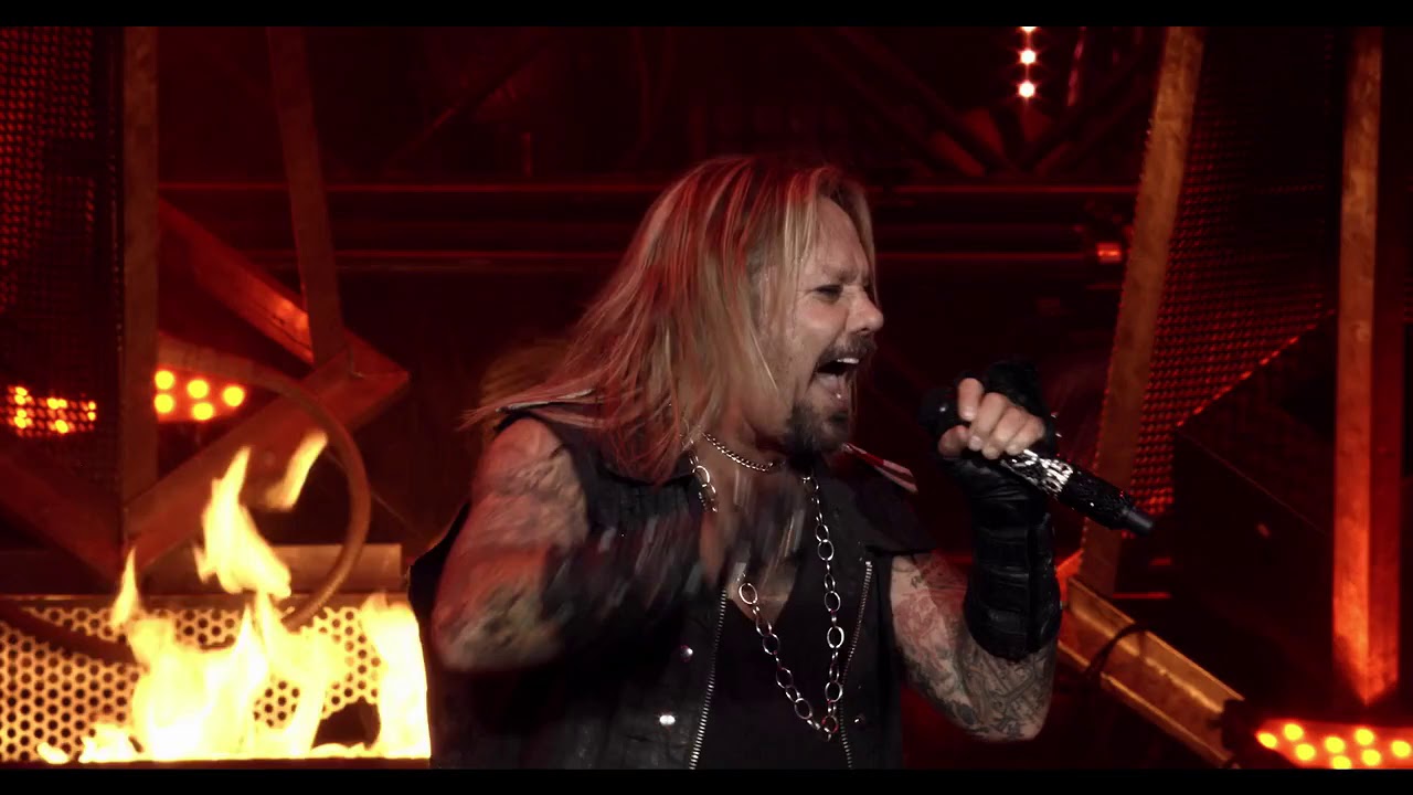 Motley Crue - Shout At The Devil (The End, Live In Los Angeles)