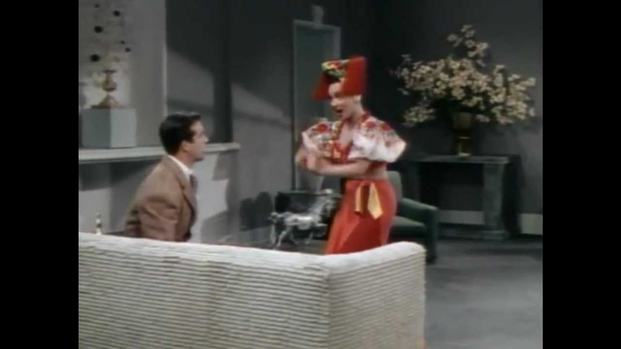 Carmen Miranda - Chattanooga Choo Choo (1942)