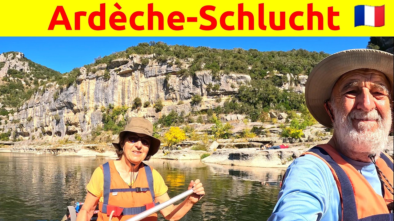 Untere Ardèche-Schlucht von Saint-Martin-d'Ardèche aus mit dem Kanu.