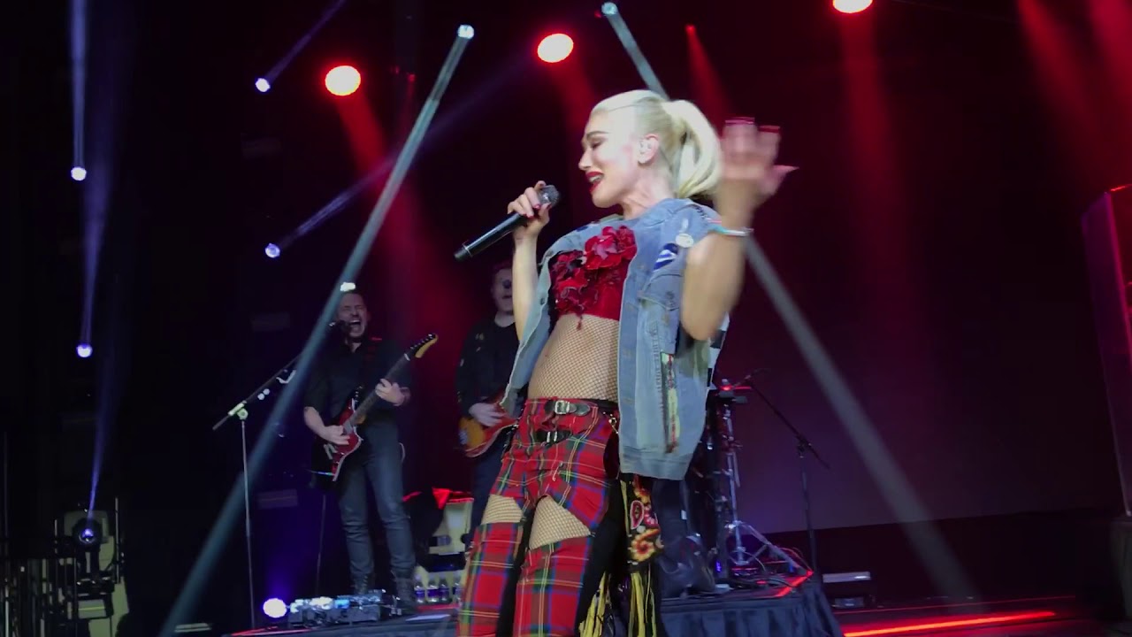 Gwen Stefani “Spiderwebs” Post Super Bowl Show Feb 4, 2018