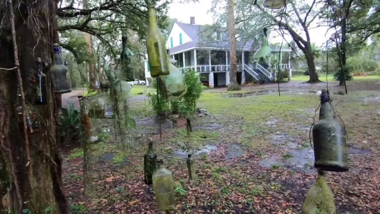 The Haunted Magnolia Lane Plantation: A Quick Informal Tour With The Chigg