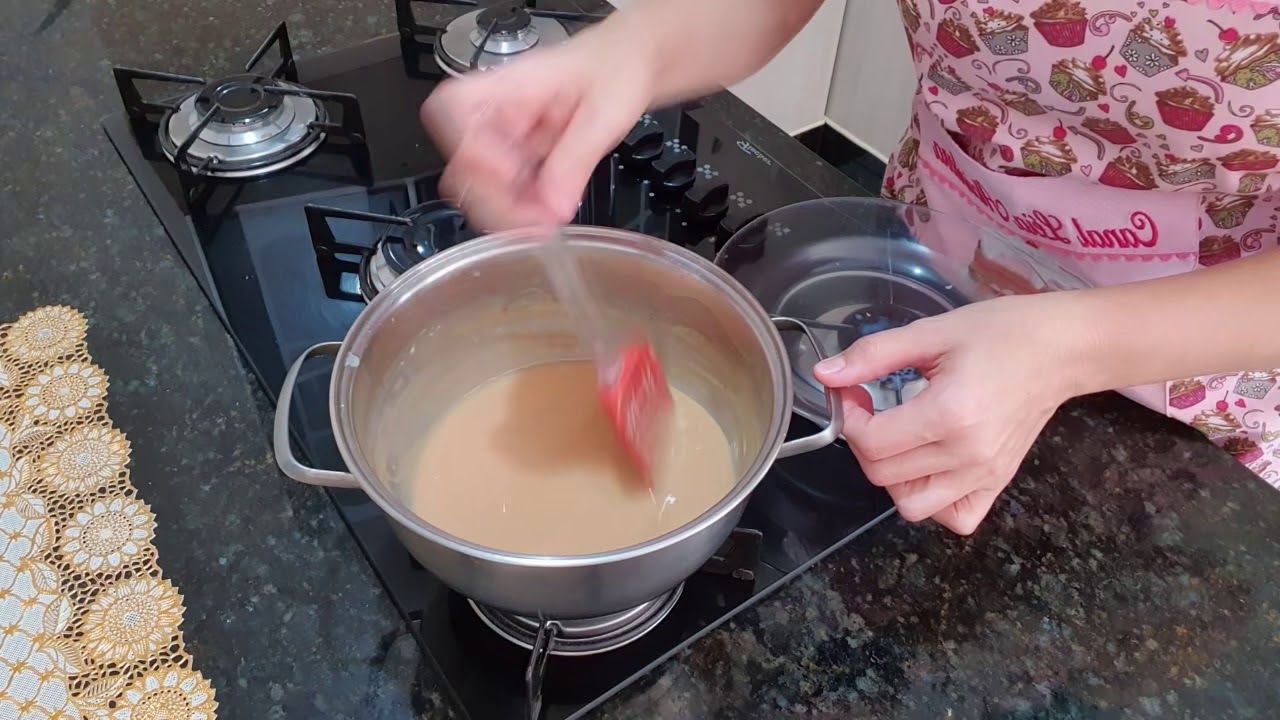 Como fazer leite condensado caseiro, sem leite em pó.#leitecondensadocaseiro #canalleiaalcantara