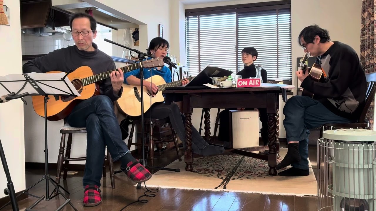 「ホームにて」中島みゆきさん　田舎がある人には心に染みる曲であります。長野の山猿ボーカルが涙を堪えて歌います。