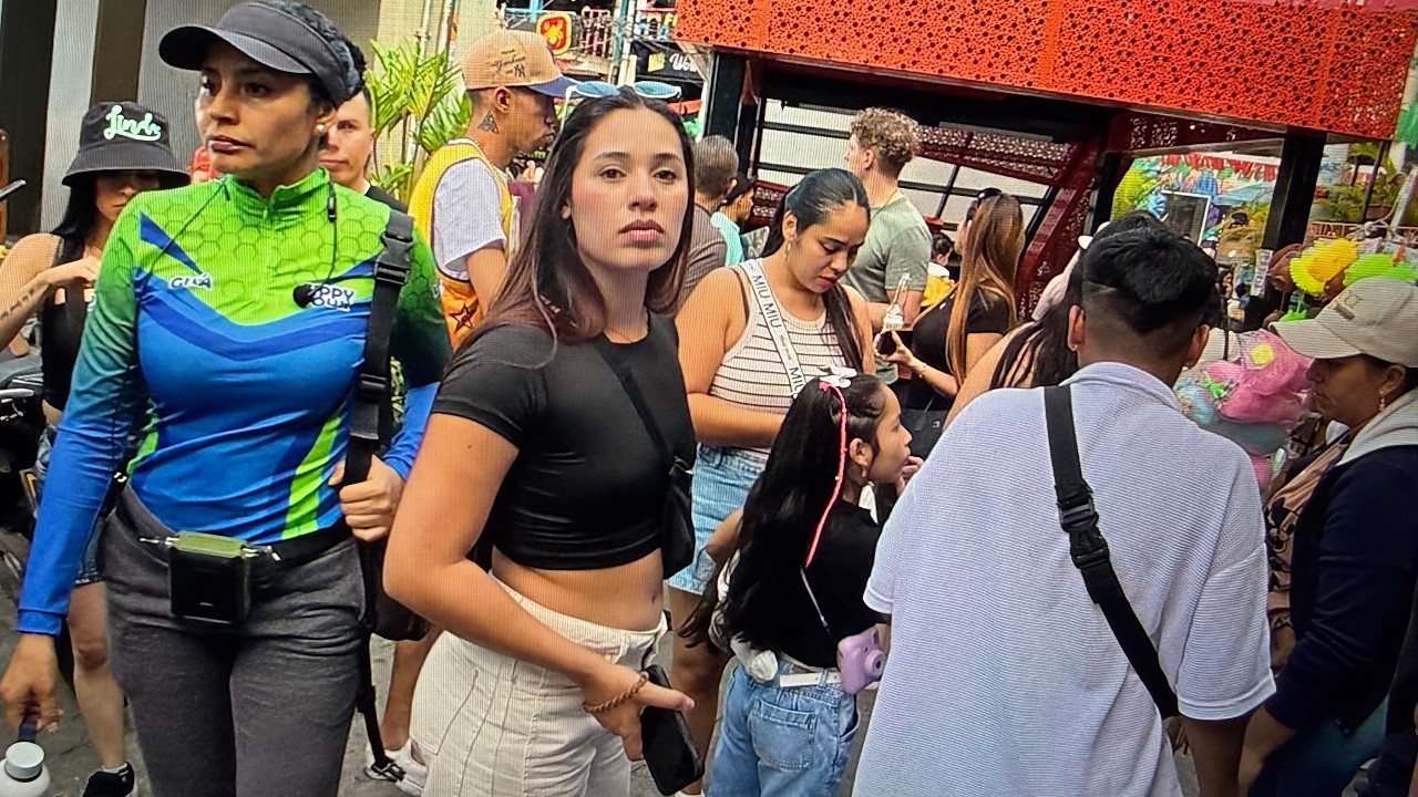 SO MANY BEAUTIFUL WOMEN IN COMUNA 13 MEDELLIN COLOMBIA