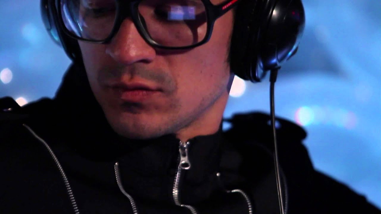 Conquista Sessions - Strike A Pose - Huba&Silica