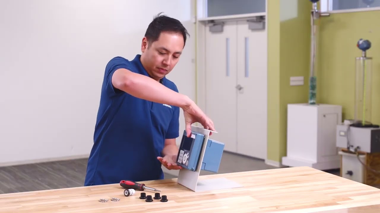 How to Install & Set-Up the Rosemount™ 1058 Dual Channel Transmitter | Emerson