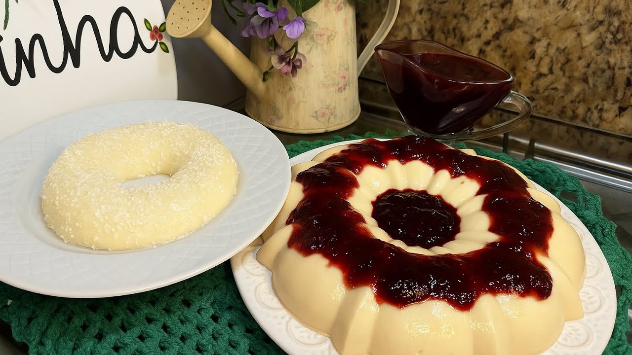 Pudim gelado de maria-mole e coberturas/ calda de frutas vermelhas etc 