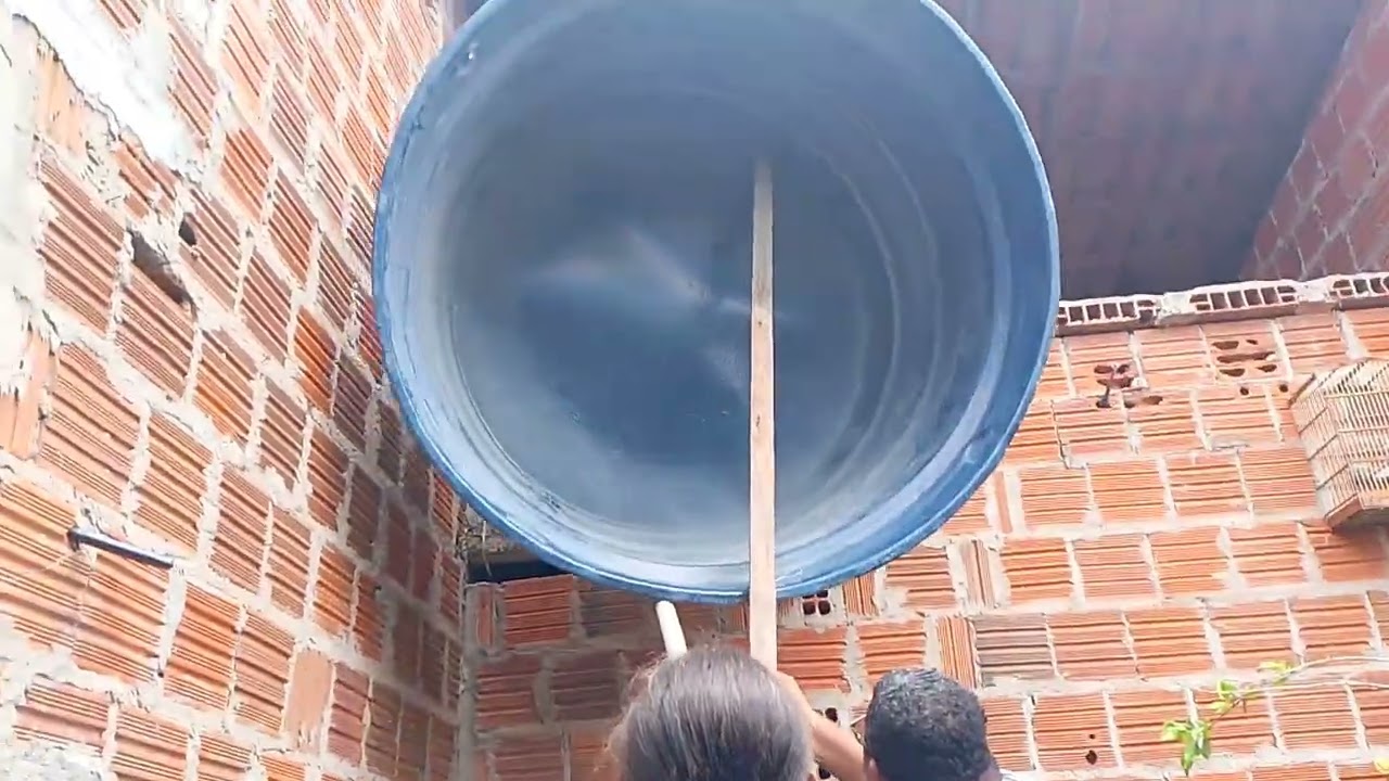 Ganhei uma caixa de água para me levar para roça