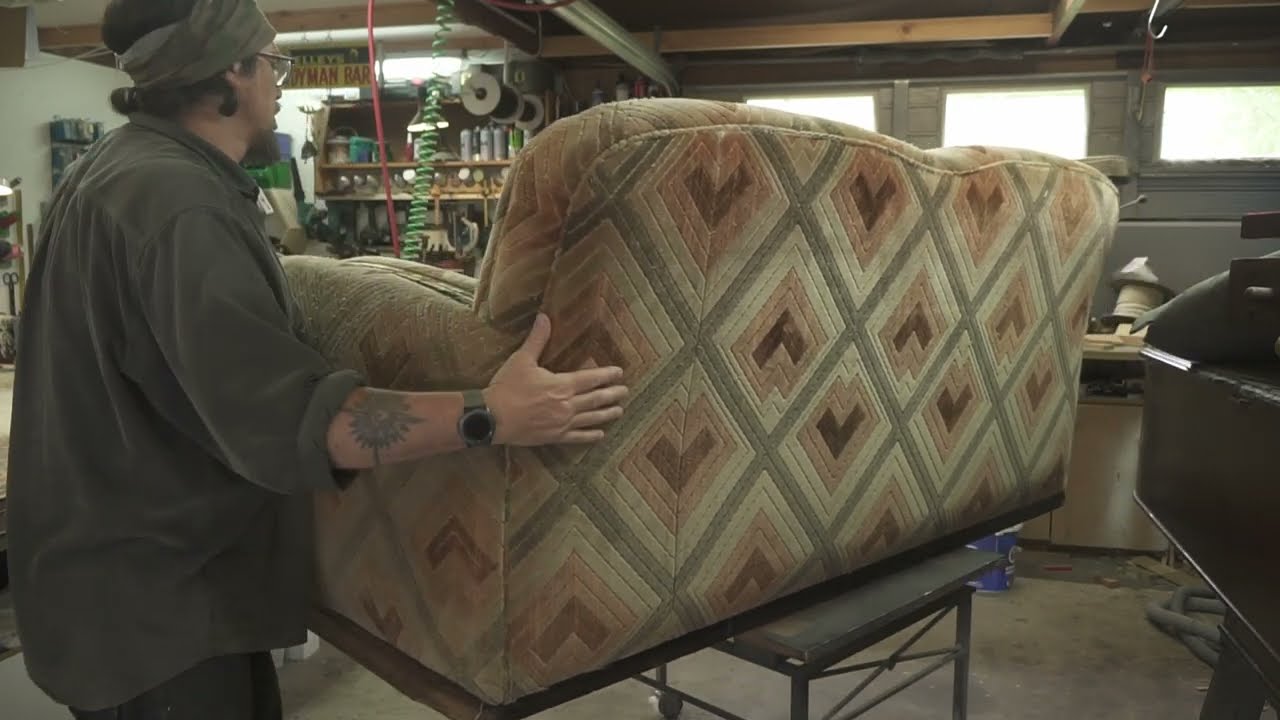 10 Days of hot hard work to restore this Art Deco Sofa
