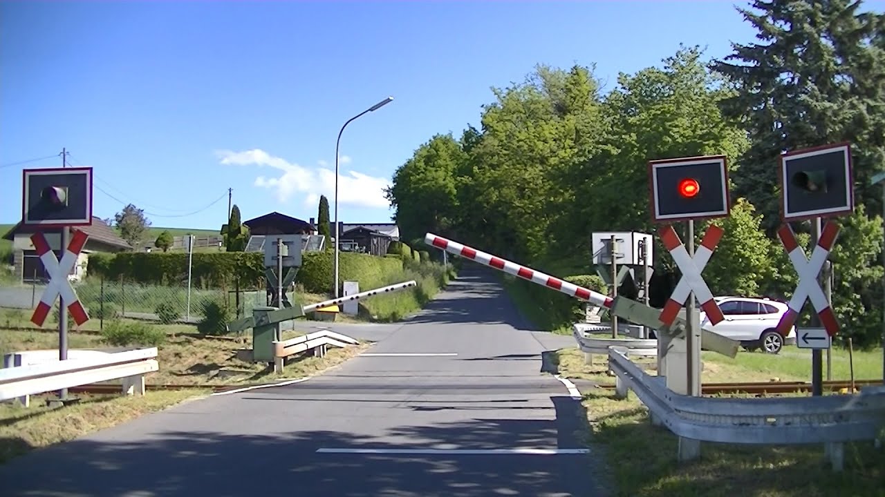 Spoorwegovergang Speichersdorf (D) // Railroad crossing // Bahnübergang