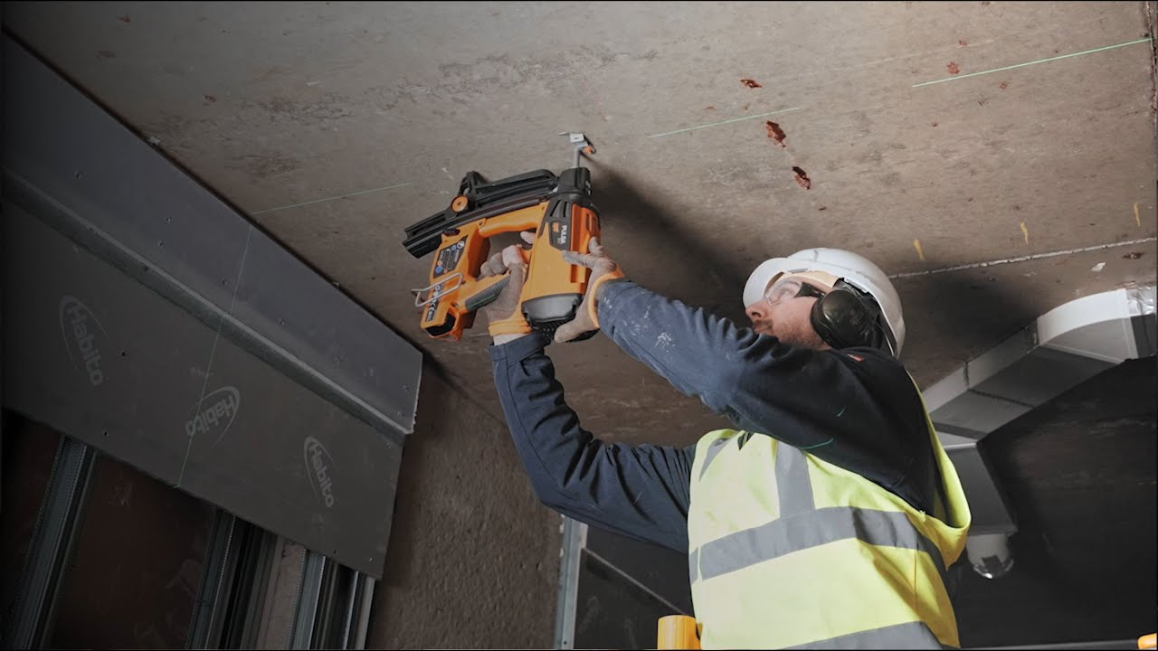 SPIT | How to Install 18th Edition Compliant Cable with PULSA 27E using Metal Clip-Elec (Snap-Off)