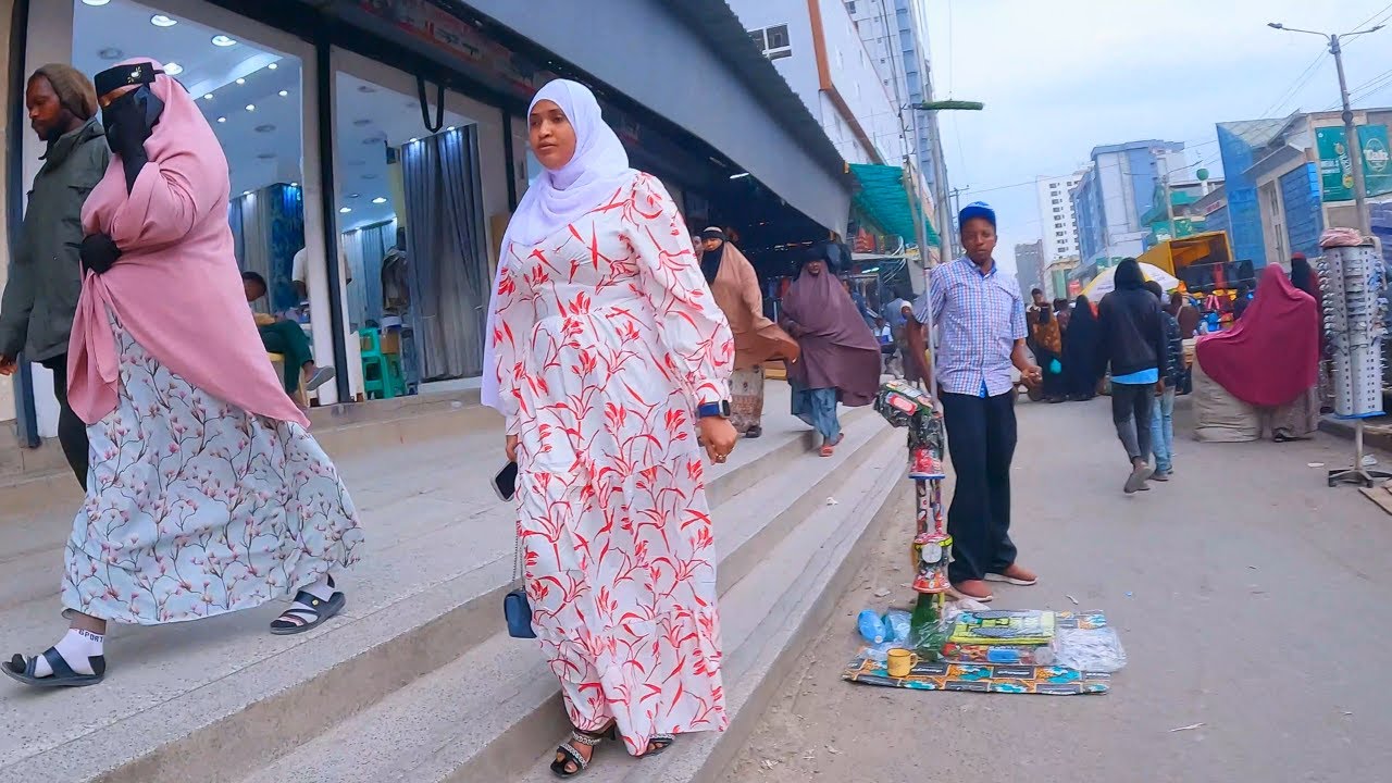 The streets of Eastleigh Nairobi Kenya / EVENING WALK[4k street walk]