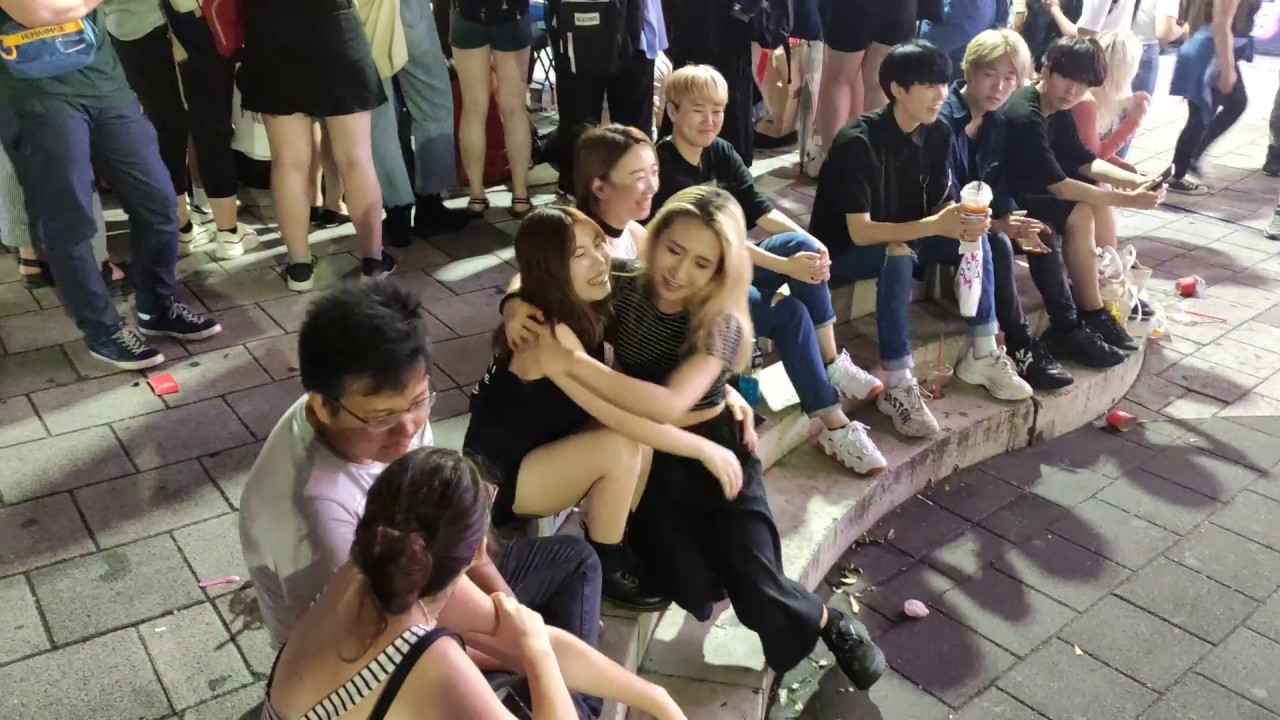 RED SPARK. EXO 'TEMPO' , HYOLYN 'DALLY' COVER. HONGDAE BUSKING. WITH AUDIENCE.