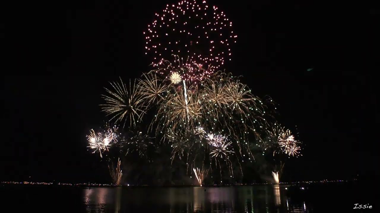 vuurwerk vuur en licht op het water Aalsmeer 2025 [4K]