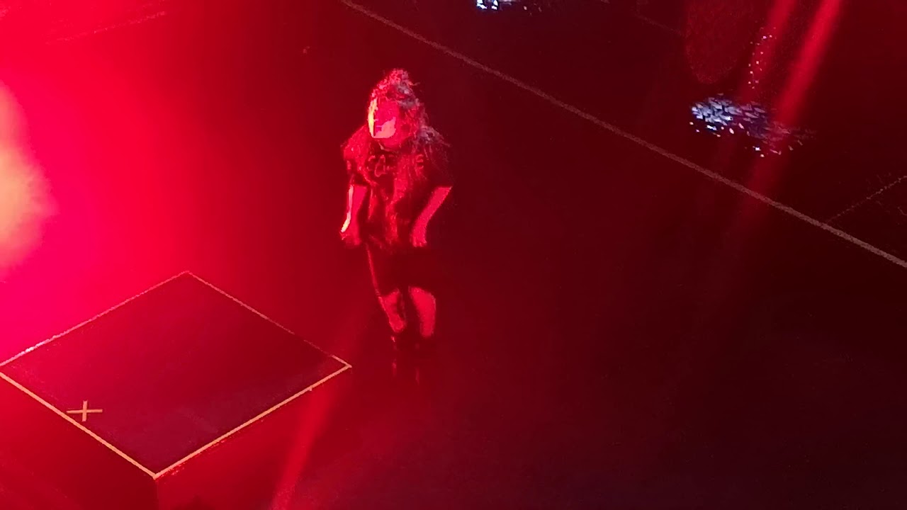 Billie Eilish - watch [LIVE] LONDON