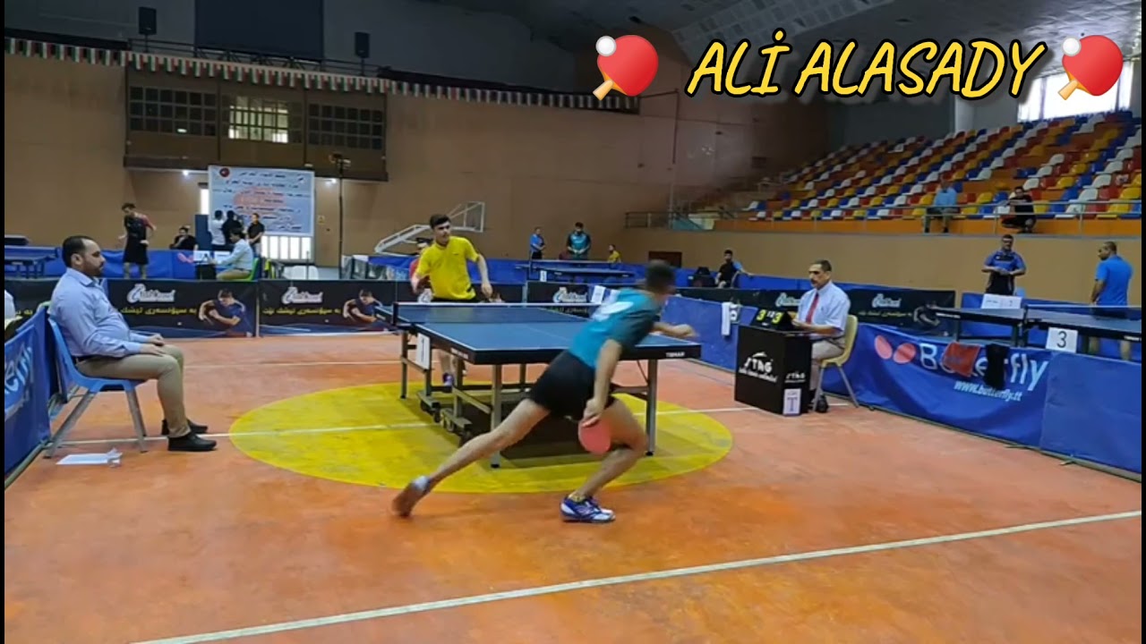 عمر أياد من السليمانية مع أمير ثامر من الجيش ضمن مباريات دوري العراق بكرة الطاولة في أيار ٢٠٢١