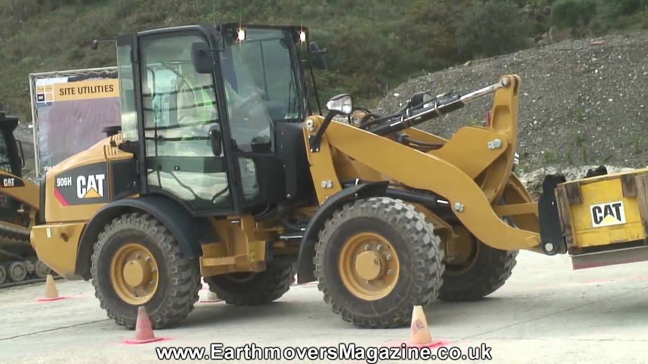 Cat compact wheel loader test