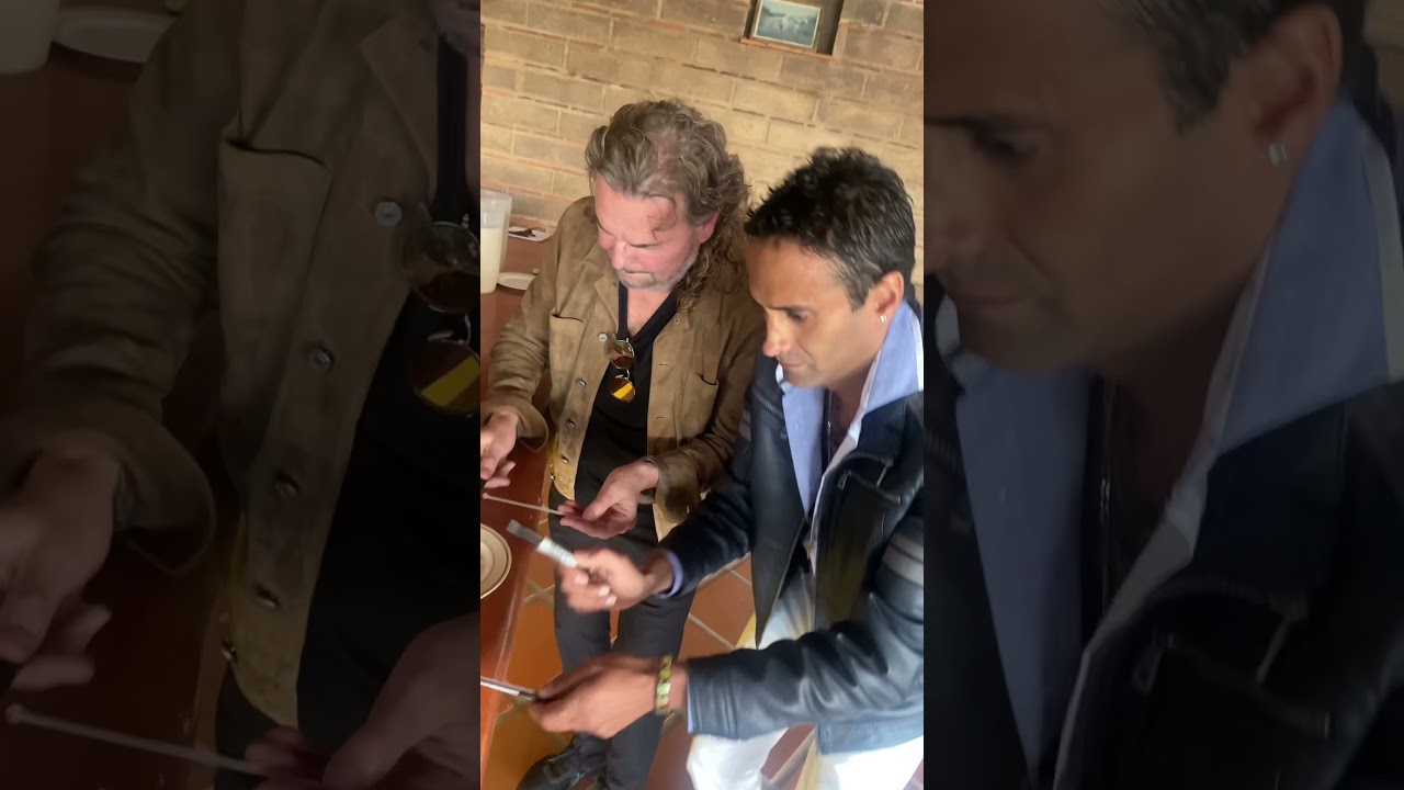 Fernando Olvera cantante de Man&aacute; y Hussein yckrelef yaspik ,Tocando .