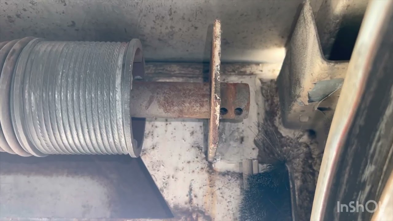 Cambiar resorte de puerta de cortina dañado / Replace damaged curtain door spring