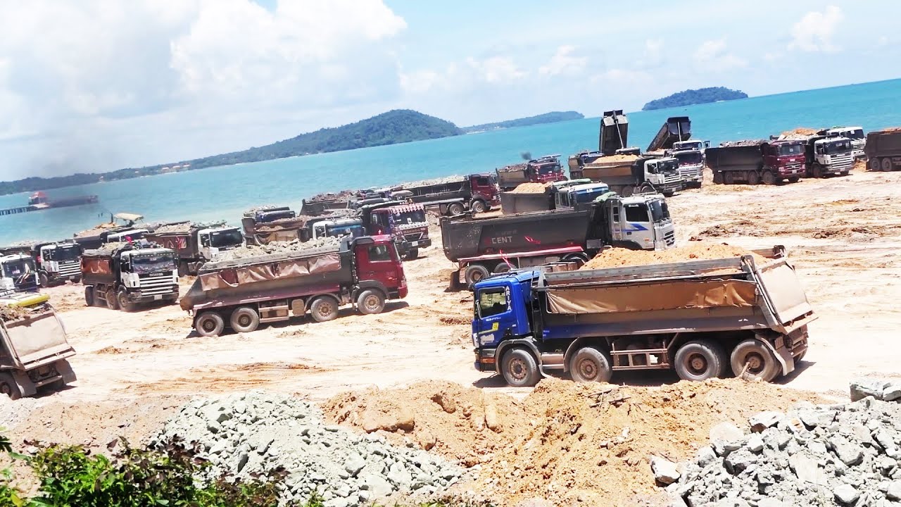 The World's Largest Project! Cities Expand Into The Sea Bulldozer Dump Truck Filling Up Stone