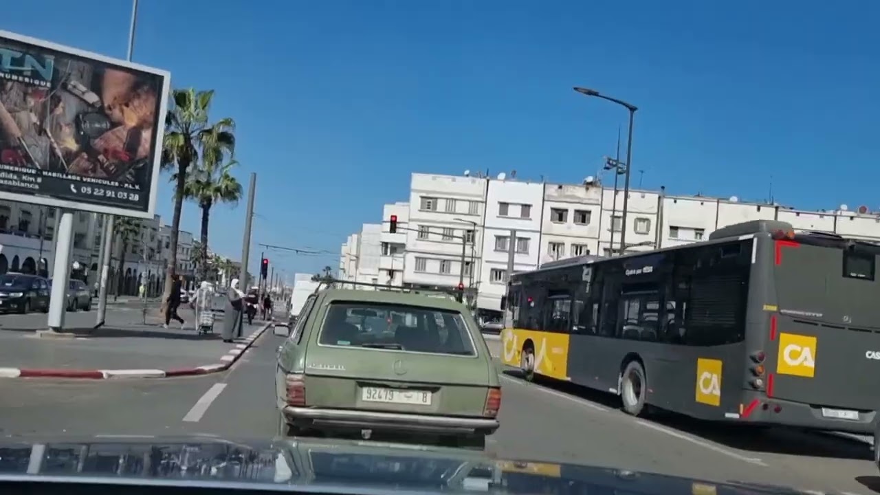 جولة على طول طريق ولاد زيان، مع بعض أغاني الإخوان ميكري.