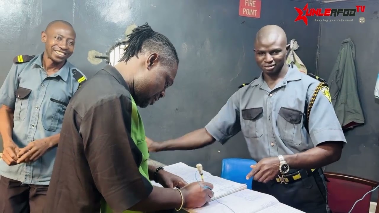 Baba Ibarapa the actor turned security man, received Kunle Afod in his duties Again 