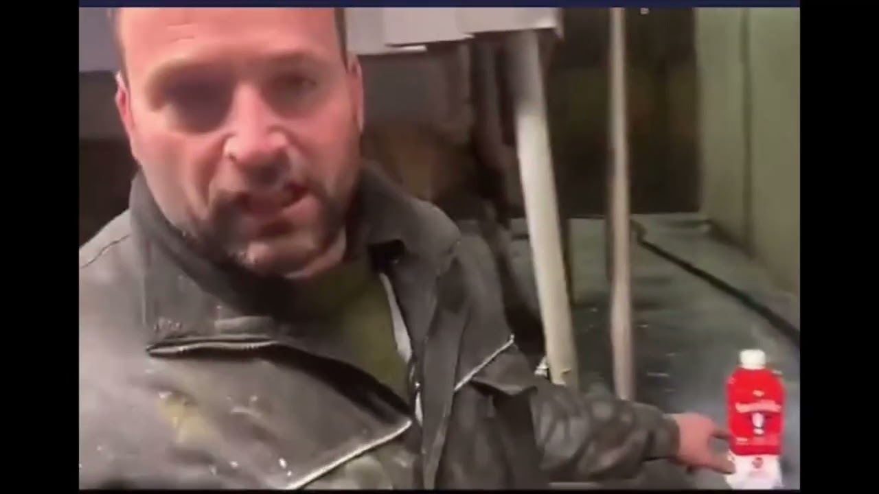 Brave Ontario Canadian farmer demonstrating the need for low milk prices and fight inflation !