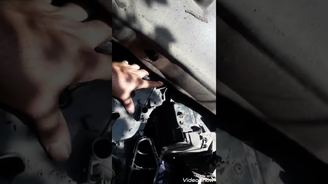 Cambiar radiador de calefacción de Peugeot Partner.