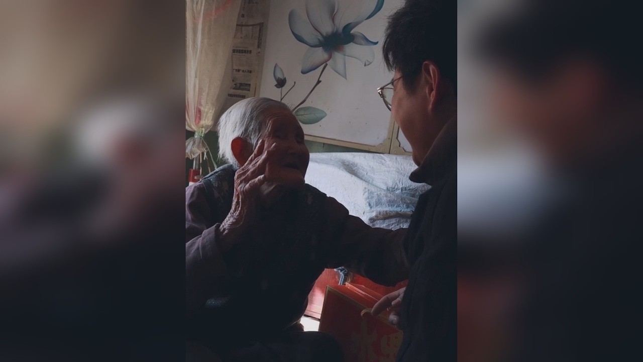 拜早年了 在外是青年，回村是孩子，谢谢你们一路包容与照顾，没能力做大事，那就继续怀着大爱做小事。世界很大，做的不多，力量虽小，却很踏实。