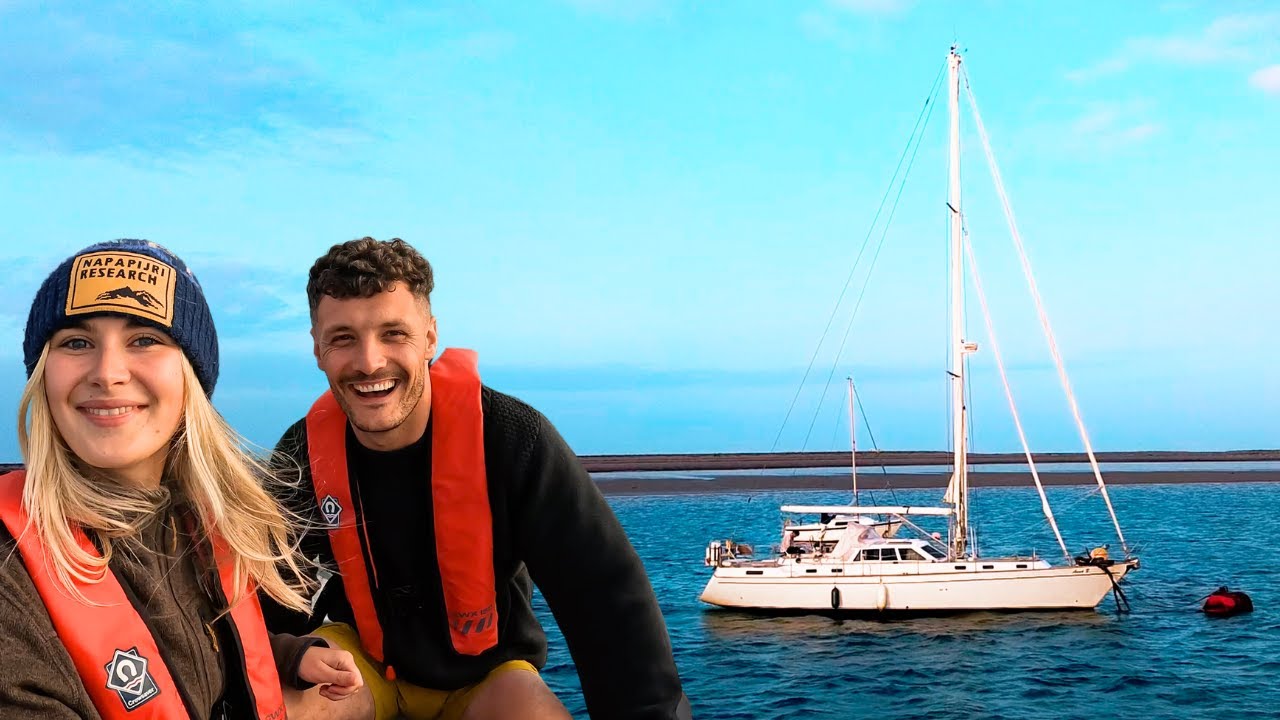 СЕЛИСЬ В МОРЕ во время нашего ПЕРВОГО ОДИНОЧНОГО ПЛАВАНИЯ!