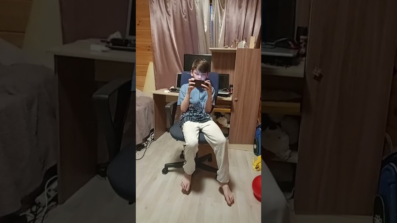 типы играющие в телефон ( топ - 5 ) идея не моя а натурала Альбертовича
