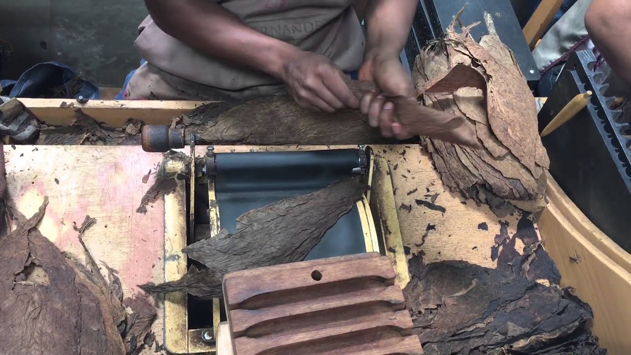 AJ Fernandez Factory Rolling Man O' War Cigar