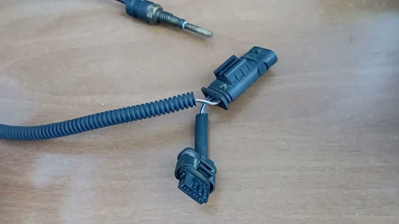 Замена термостата Citroen Picasso C3 2012, бензиновый двигатель 1,6 EP6 , старый отзывной термостат.