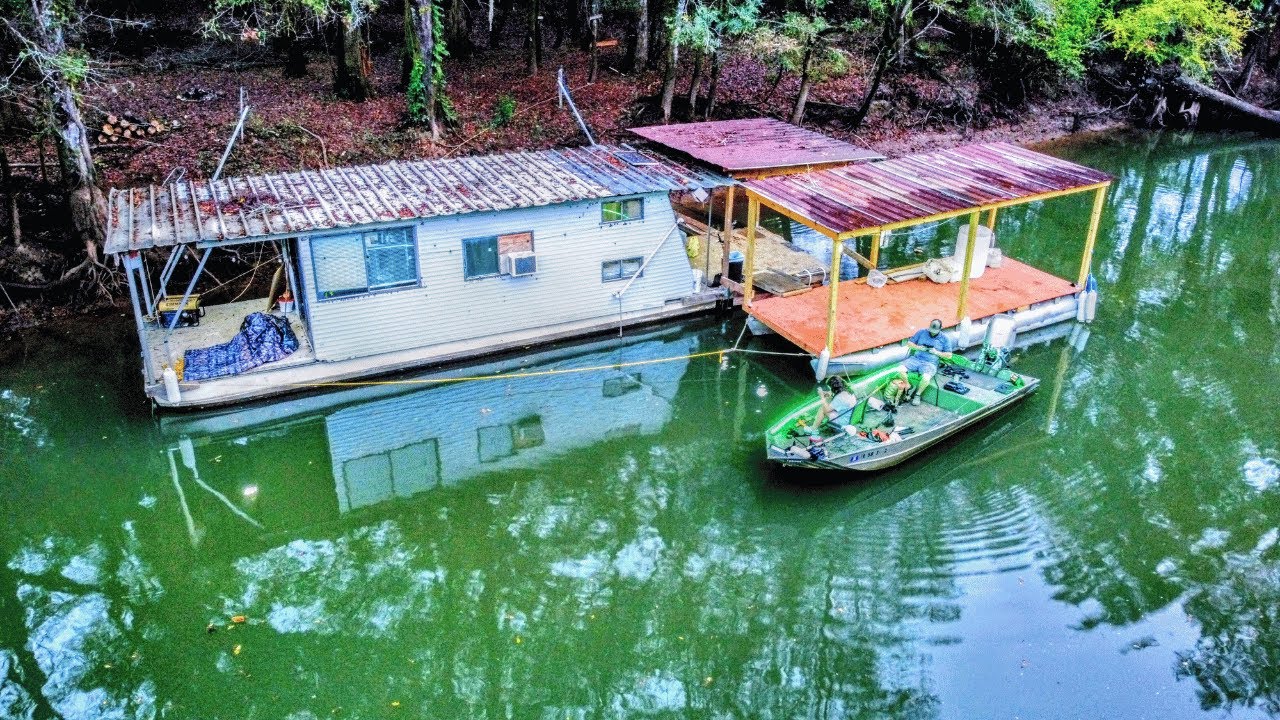 Houseboat camping and fishing on the Choctawhatchee river with my daughter!