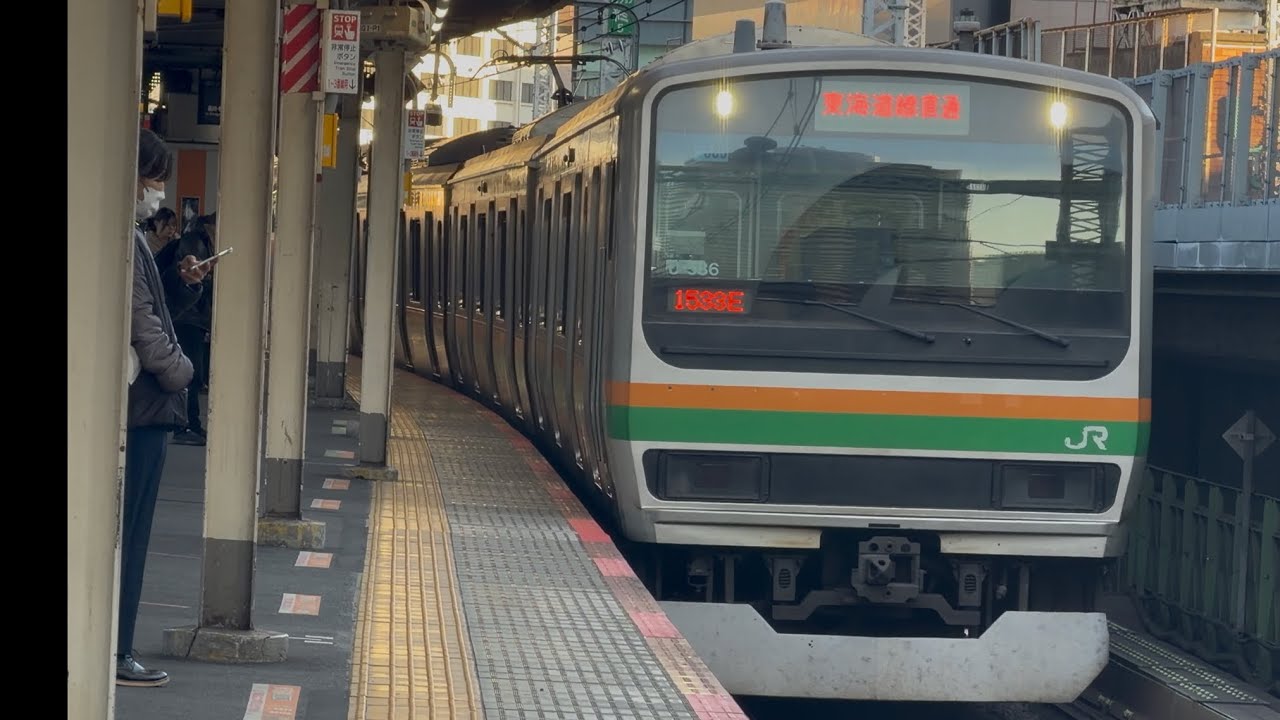 【4K高画質】【消滅迫る墜落インバータ...】E231系1000番台ﾔﾏU-586 編成（走行機器未更新車両）＋ﾔﾏU53編成が普通熱海行きとして新橋駅1番線に到着停車！2026.1.18 8:17