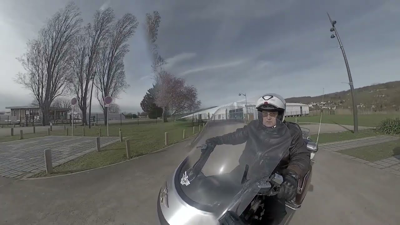 En GoldWing le long de la SEINE en Yvelines et Val d'Oise