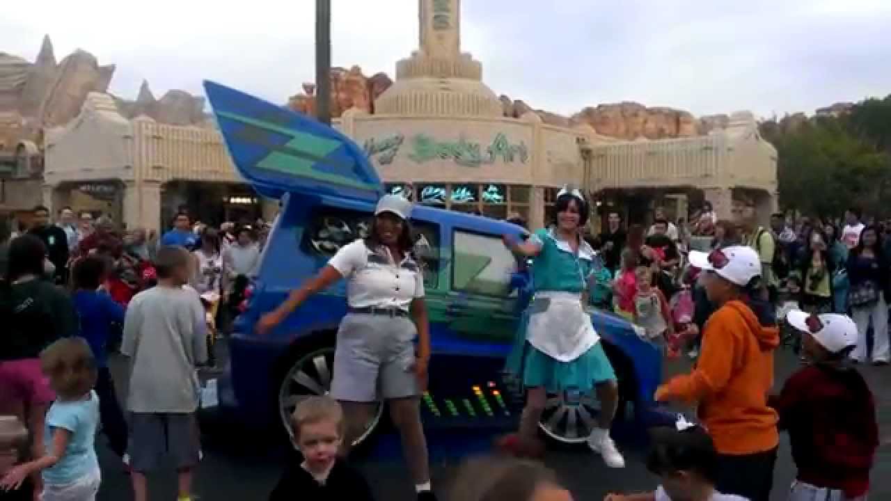 DCA: Cars Land - DJ's Dance 'n' Drive (Full show)