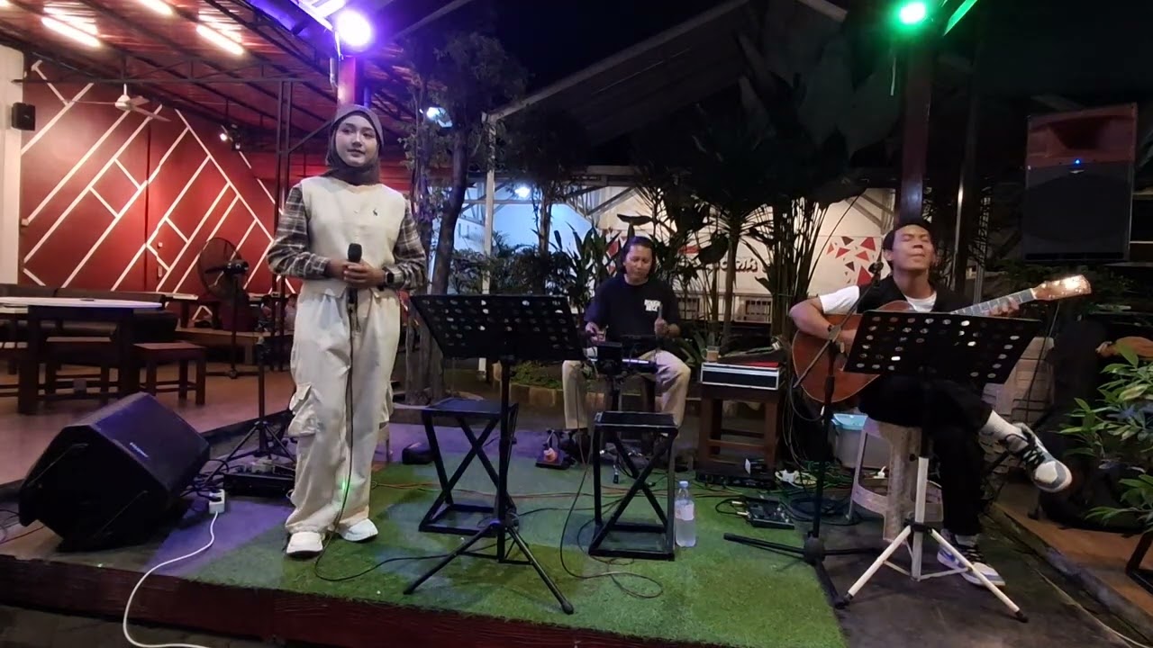 Live Music Di Cafe DMR Tulungagung 